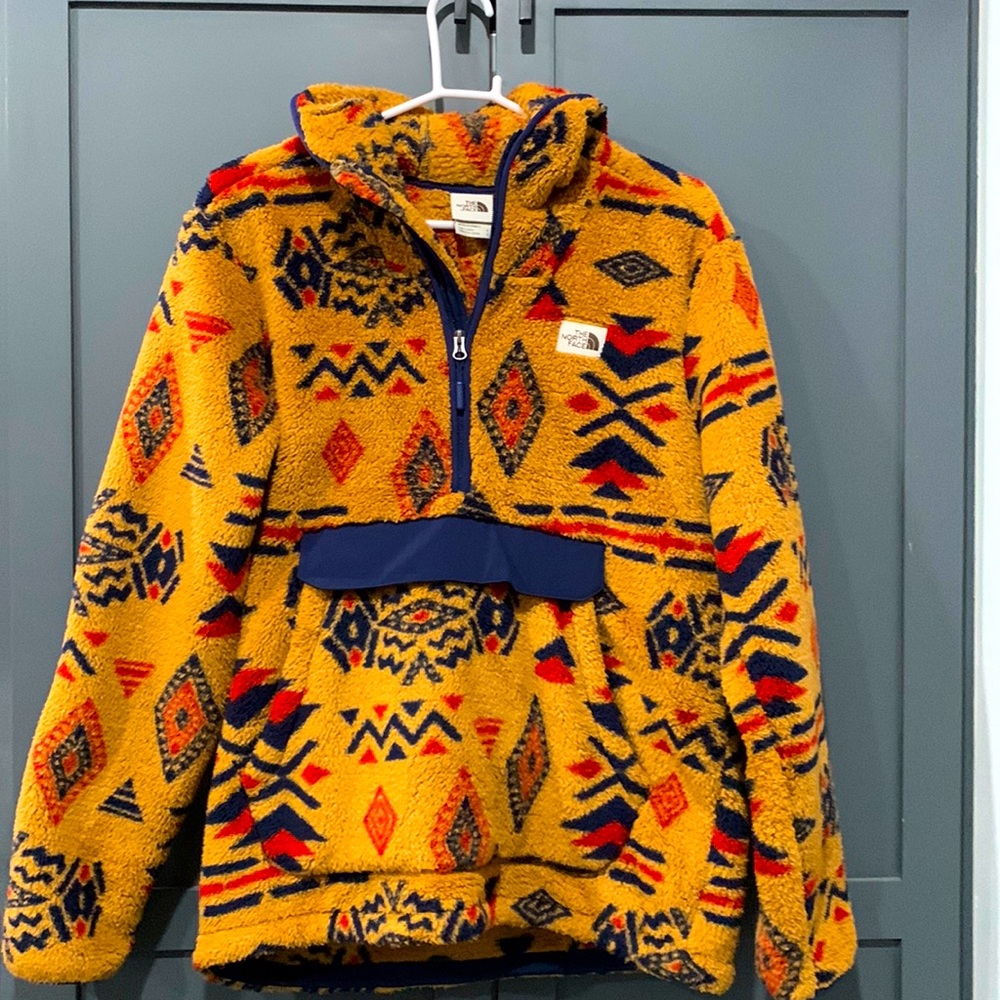Patagonia Men’s NWOT multicolor fleece pullover hoodie- NEVER WORN